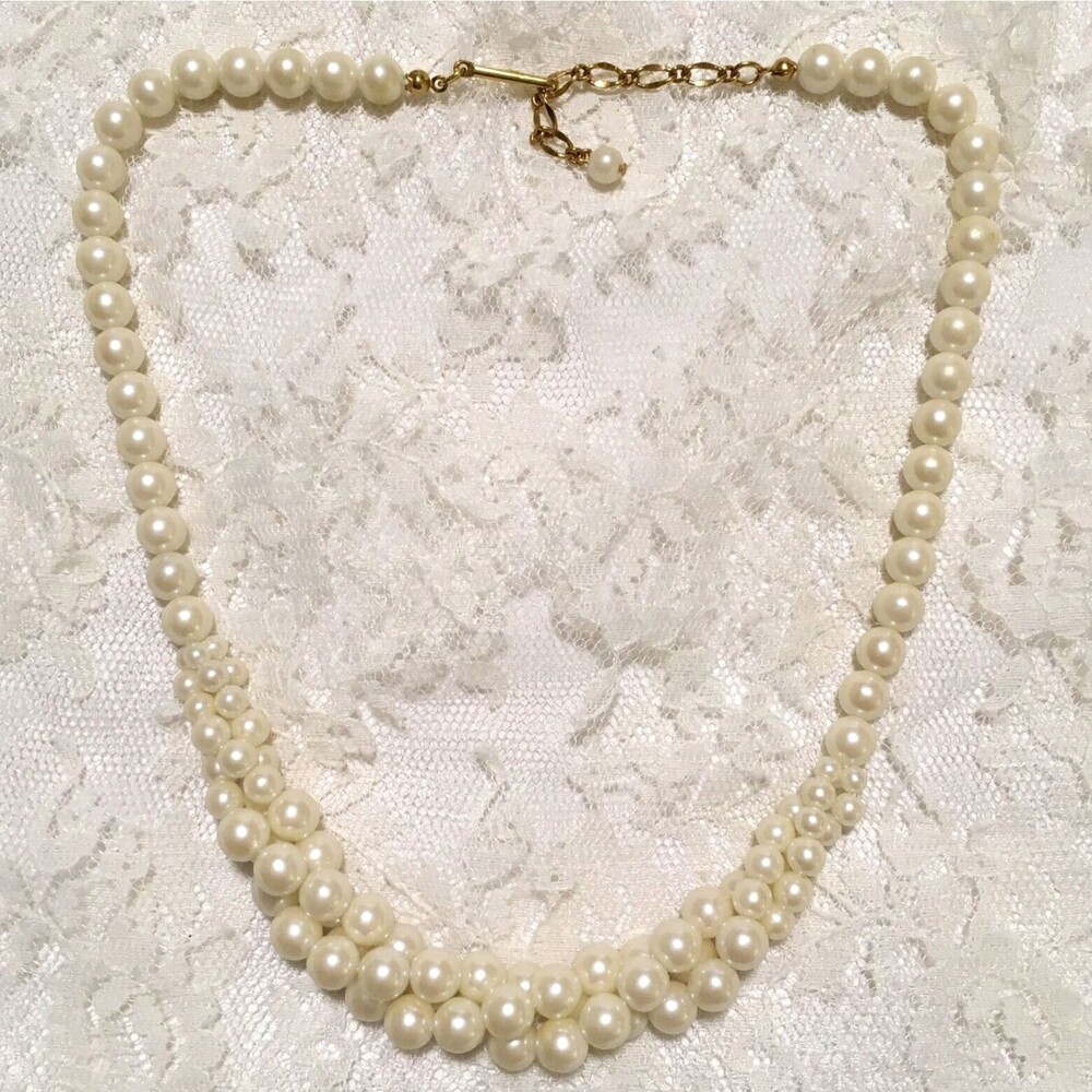 Vintage Faux Pearl Necklace Plastic Beaded Torsade style Collar 19"